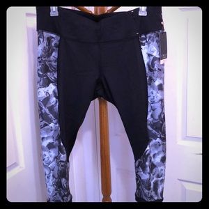 CALIA by Carrie Underwood Capri